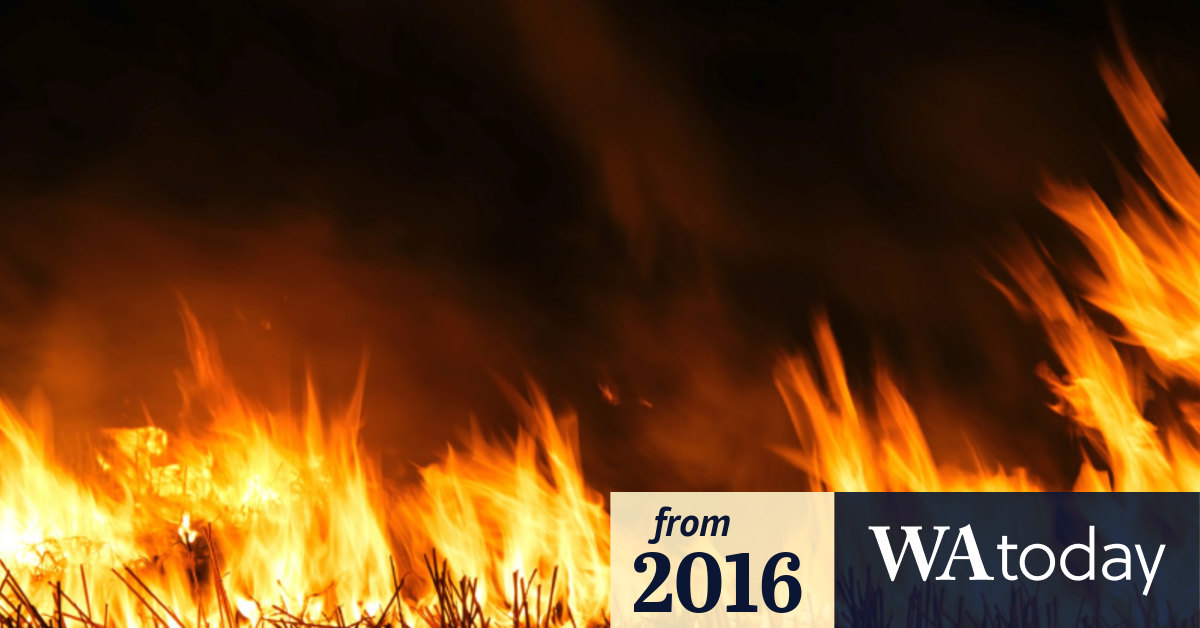 WA fires Fire bearing down on small town of Eneabba, north of Perth